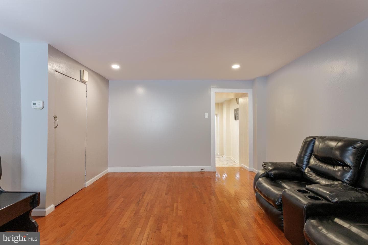108 Roxborough Avenue photo 4
