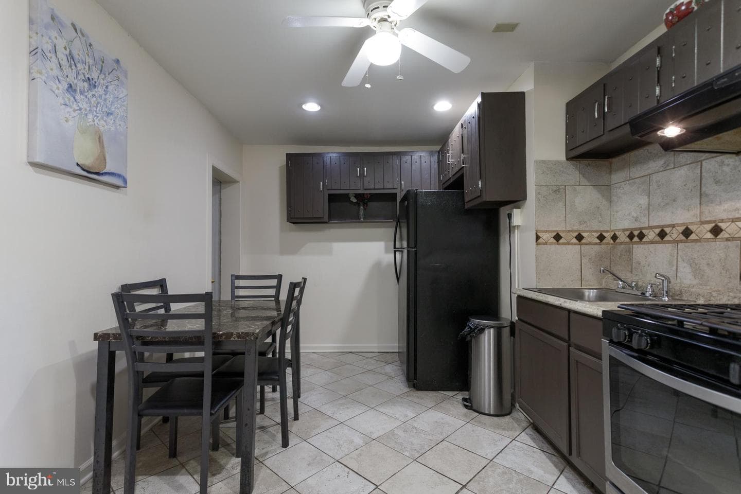 108 Roxborough Avenue photo 6