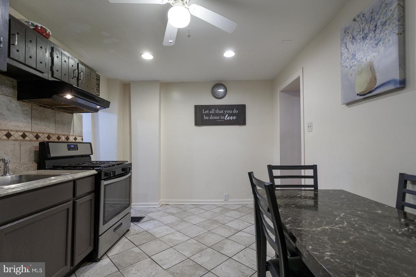 108 Roxborough Avenue photo 8