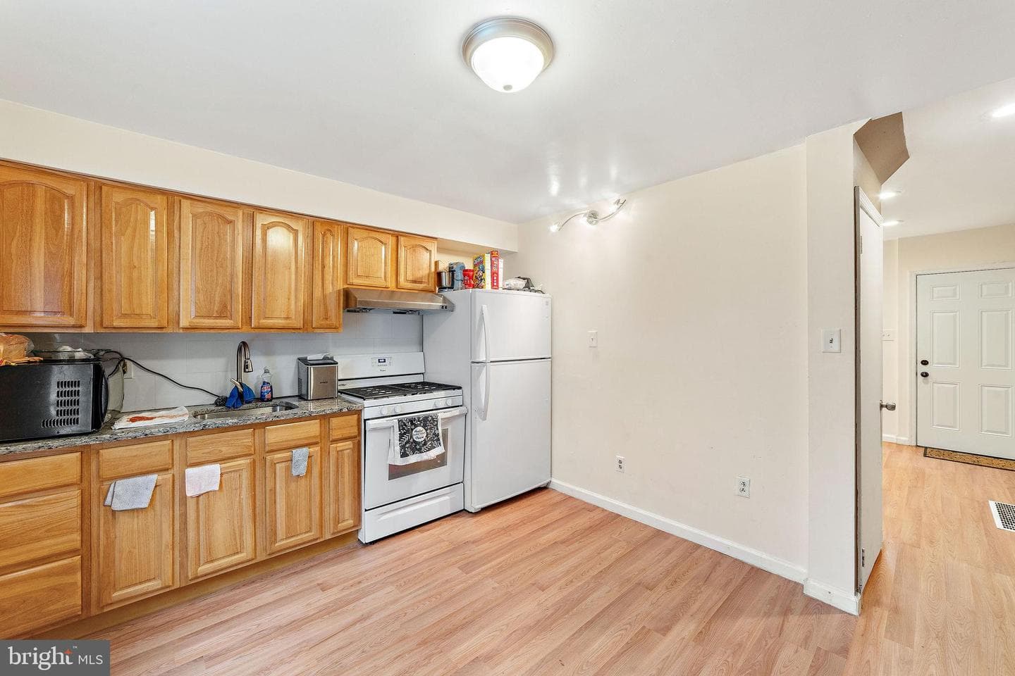 1715 W Thompson Street photo 5