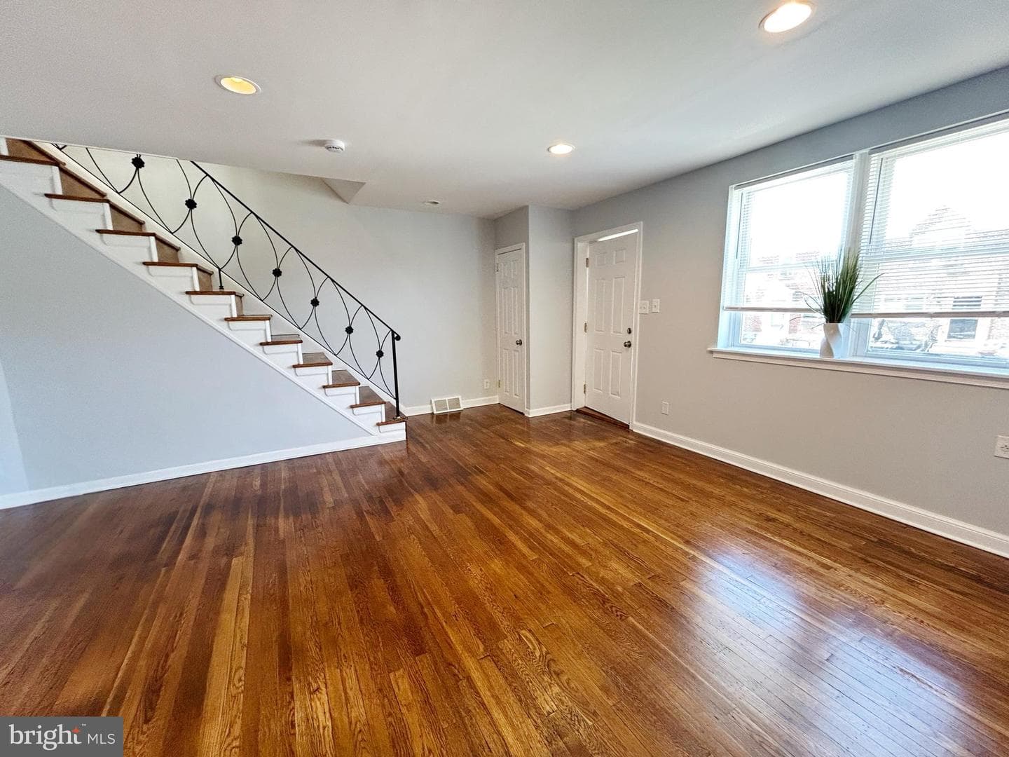 6709 Sylvester Street photo 10
