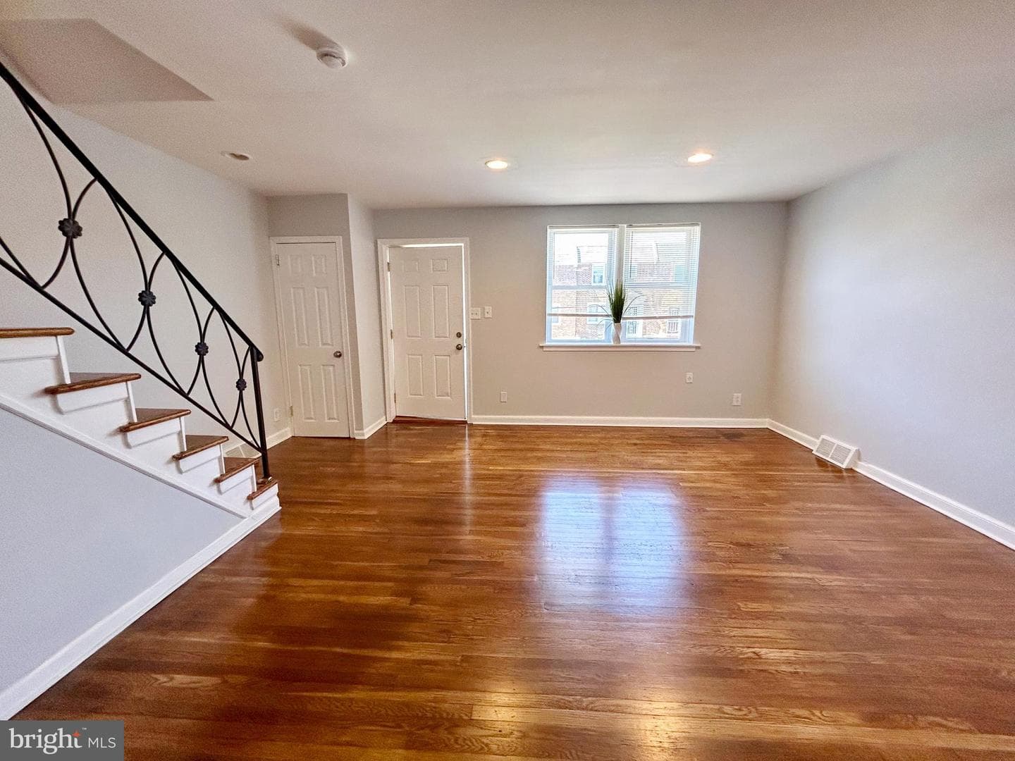 6709 Sylvester Street photo 21