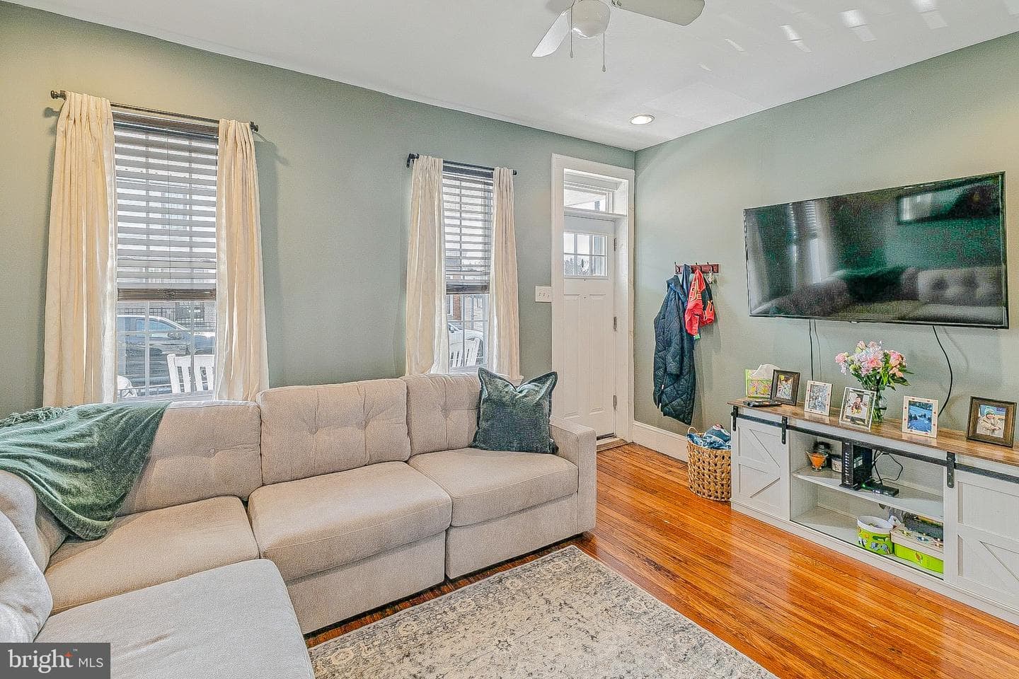 4468 Almond Street photo 5