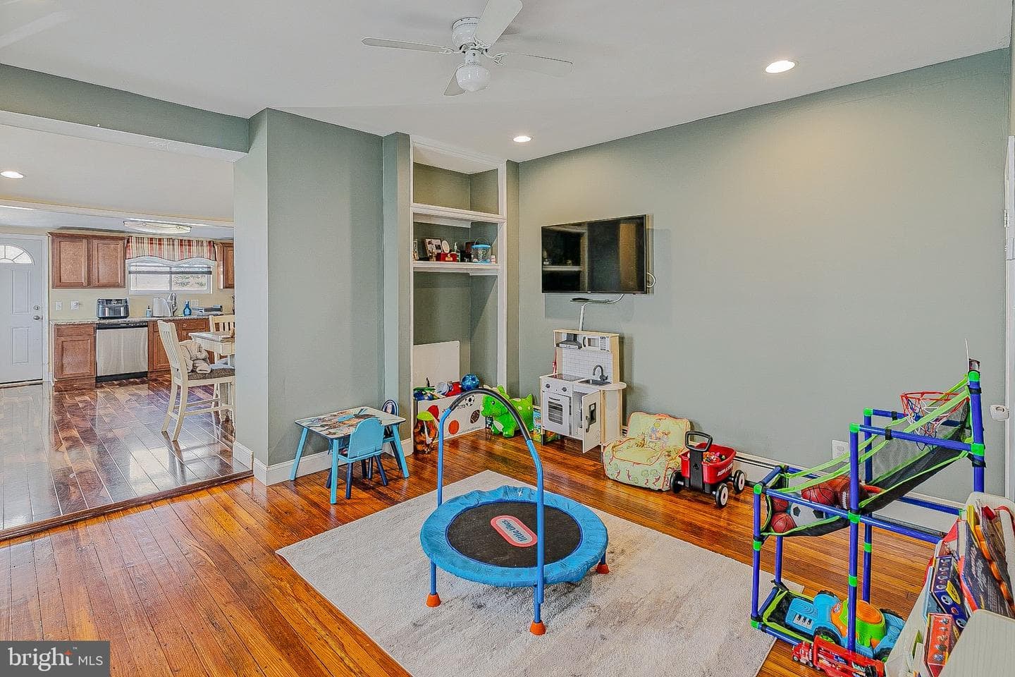 4468 Almond Street photo 8