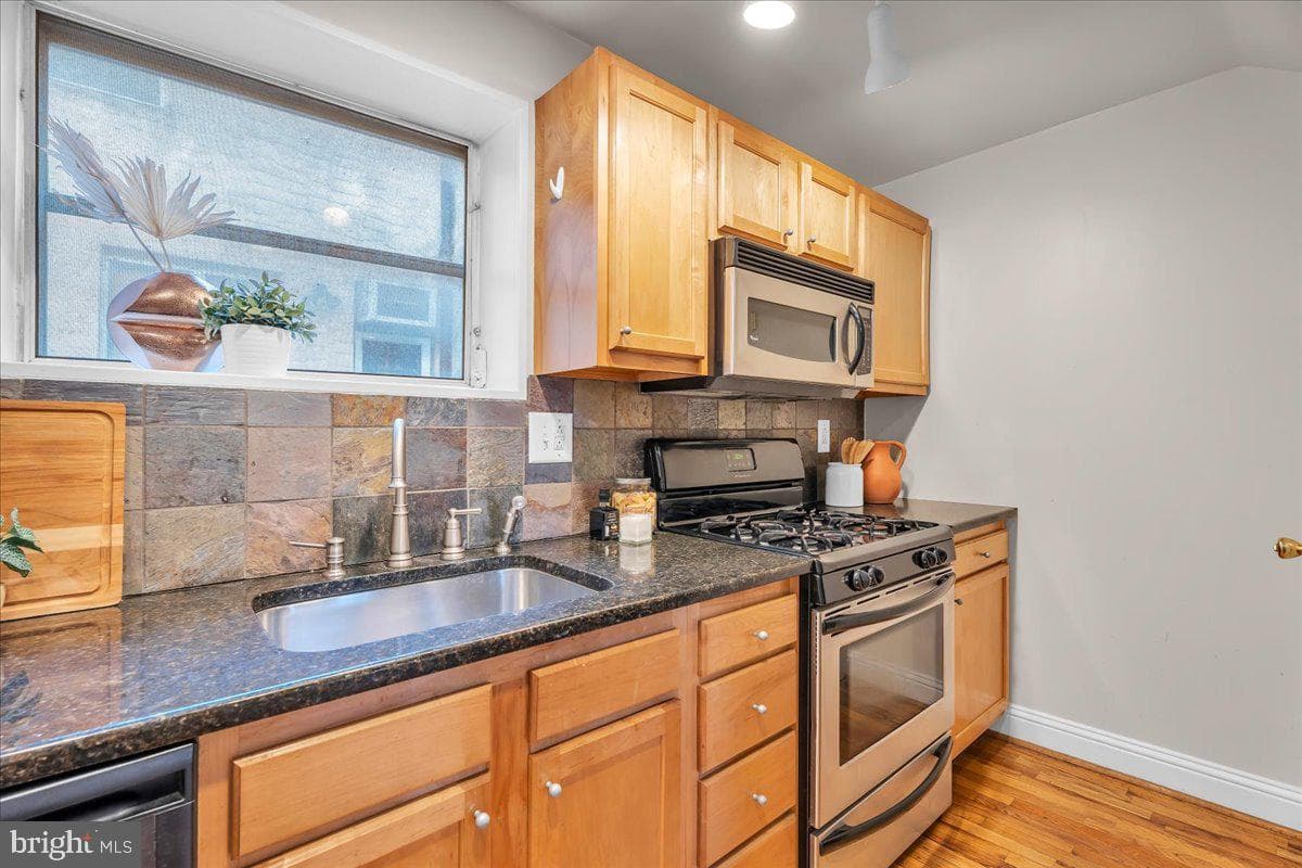 823 S 10th Street photo 9