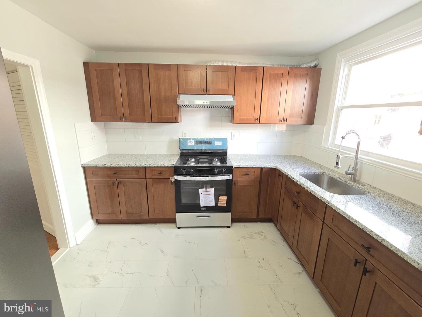 631 E Godfrey Avenue photo 7