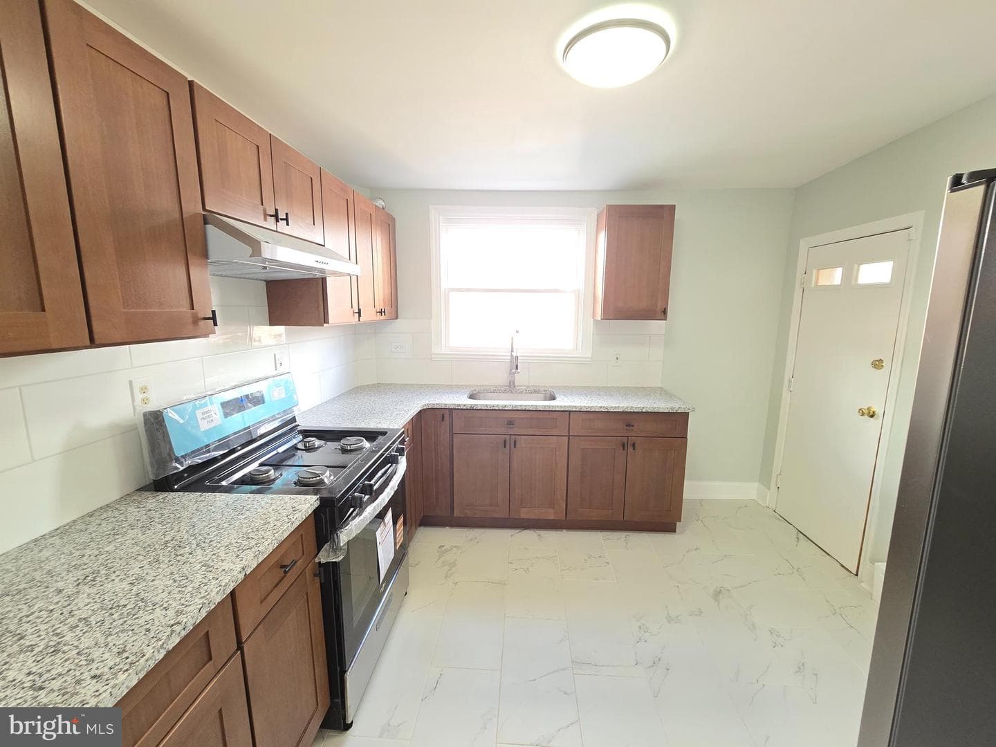 631 E Godfrey Avenue photo 9