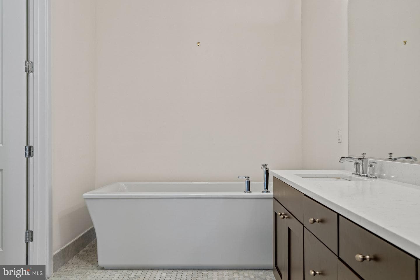 410 S Front St # 209 photo 25