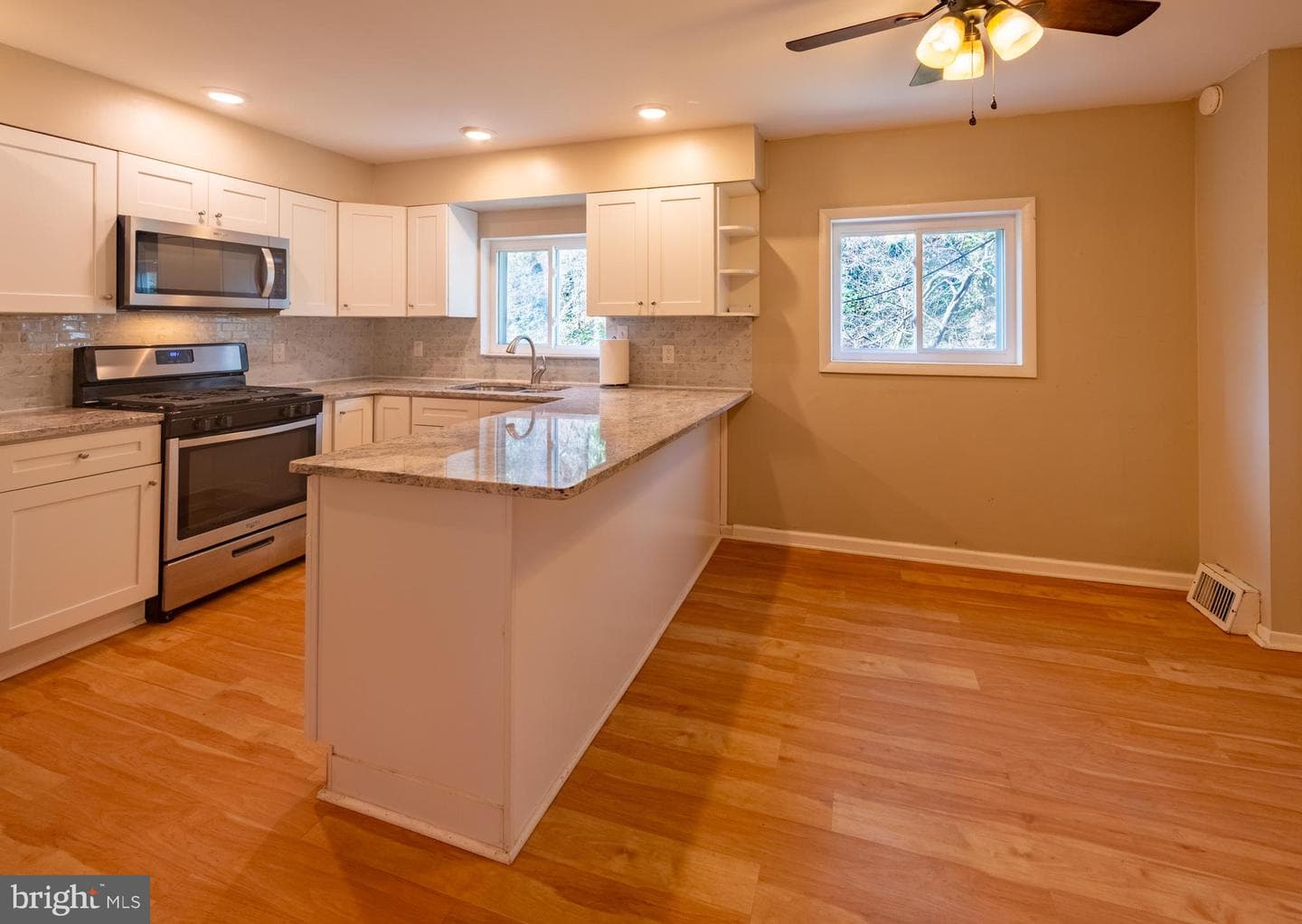 7218 Valley Avenue photo 9