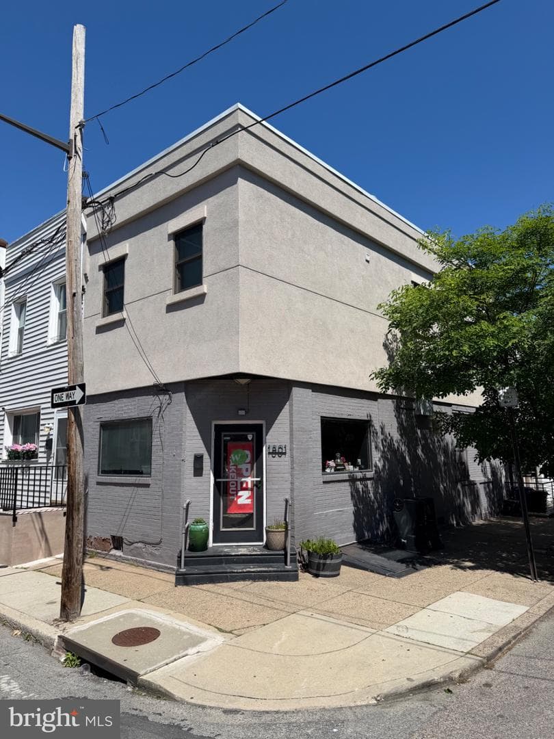 1801 Daly Street photo 4