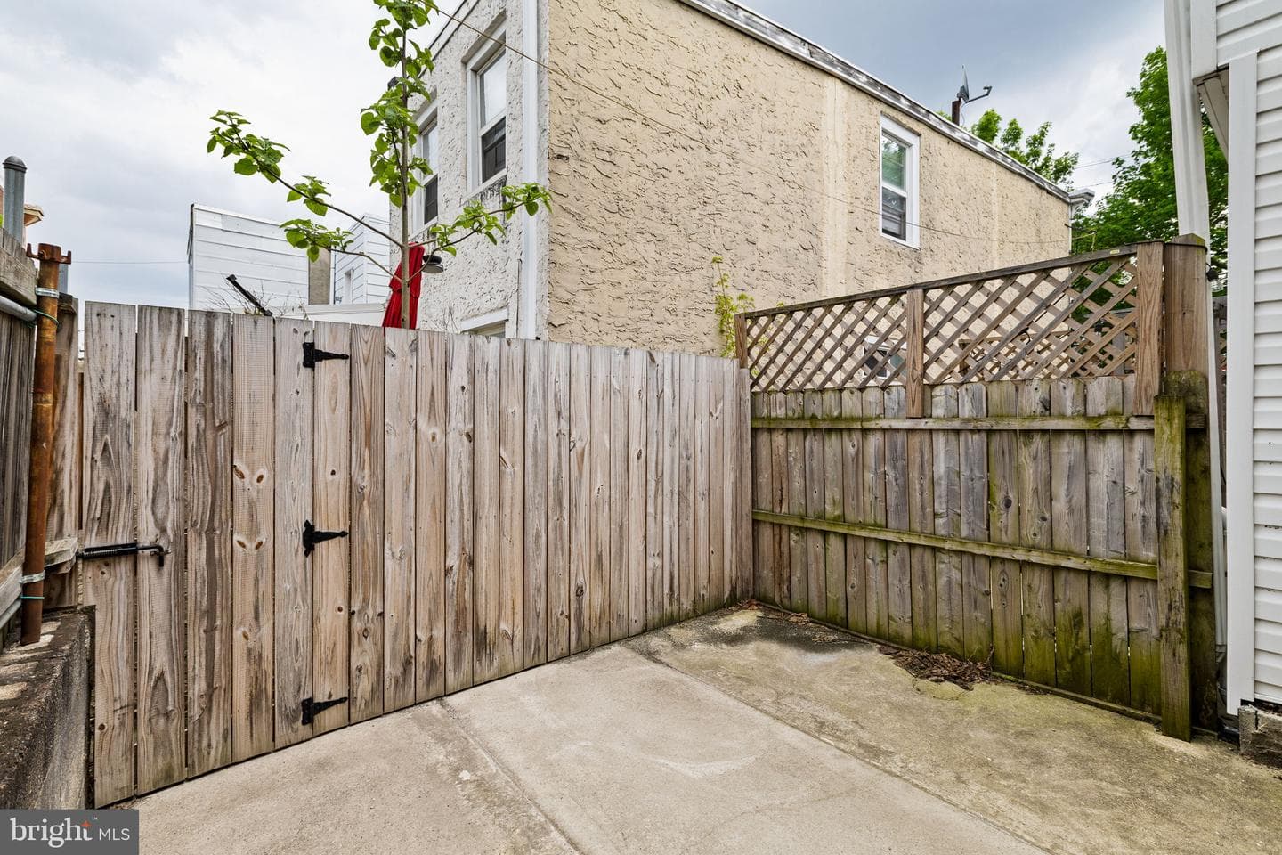 2175 E Hagert Street photo 28
