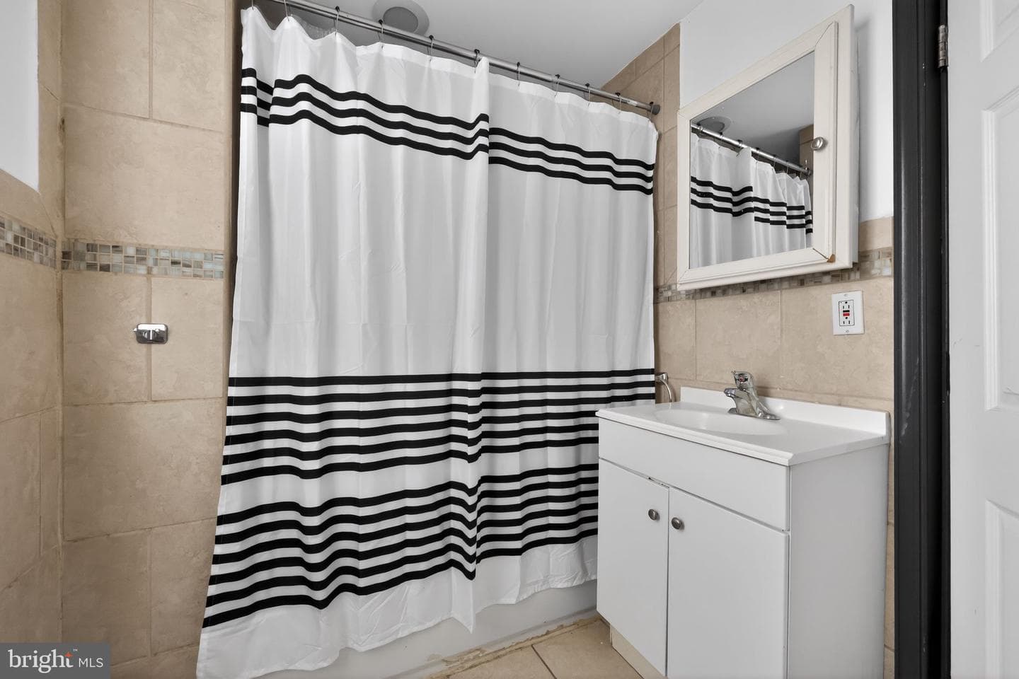 4153 Orchard Street photo 9