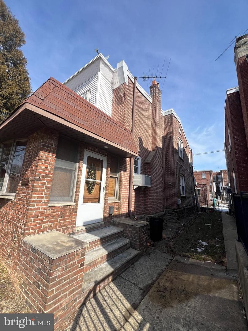 3403 Tyson Avenue photo 2