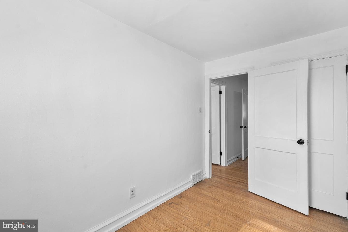 7823 Forrest Avenue photo 20