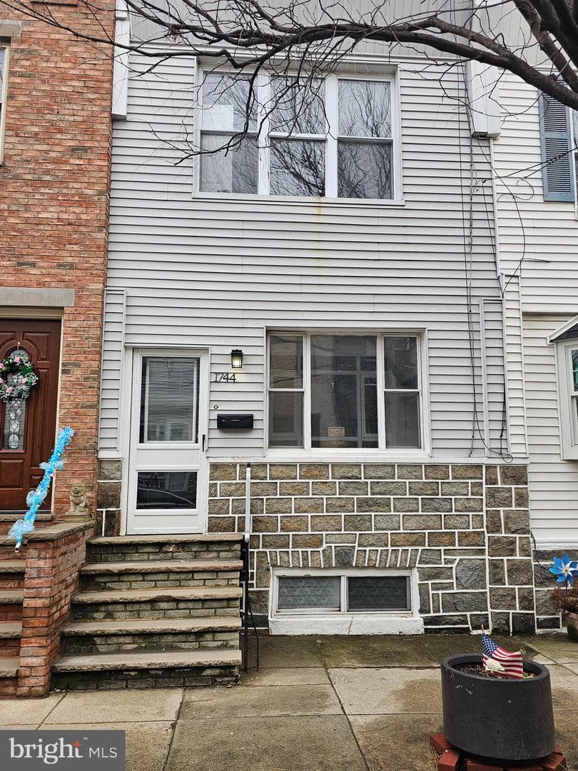 1744 Stocker Street photo 14