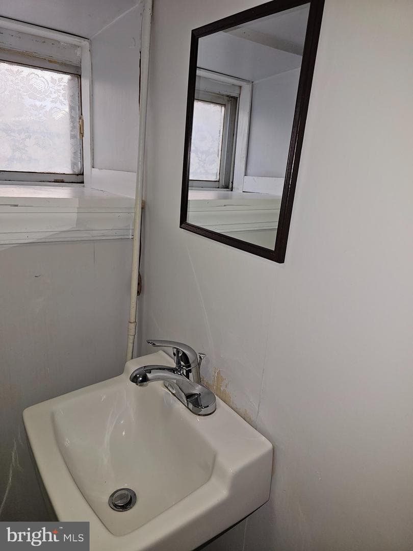 1744 Stocker Street photo 6