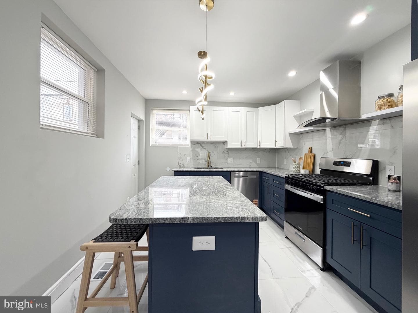 1813 Roselyn Street photo 20