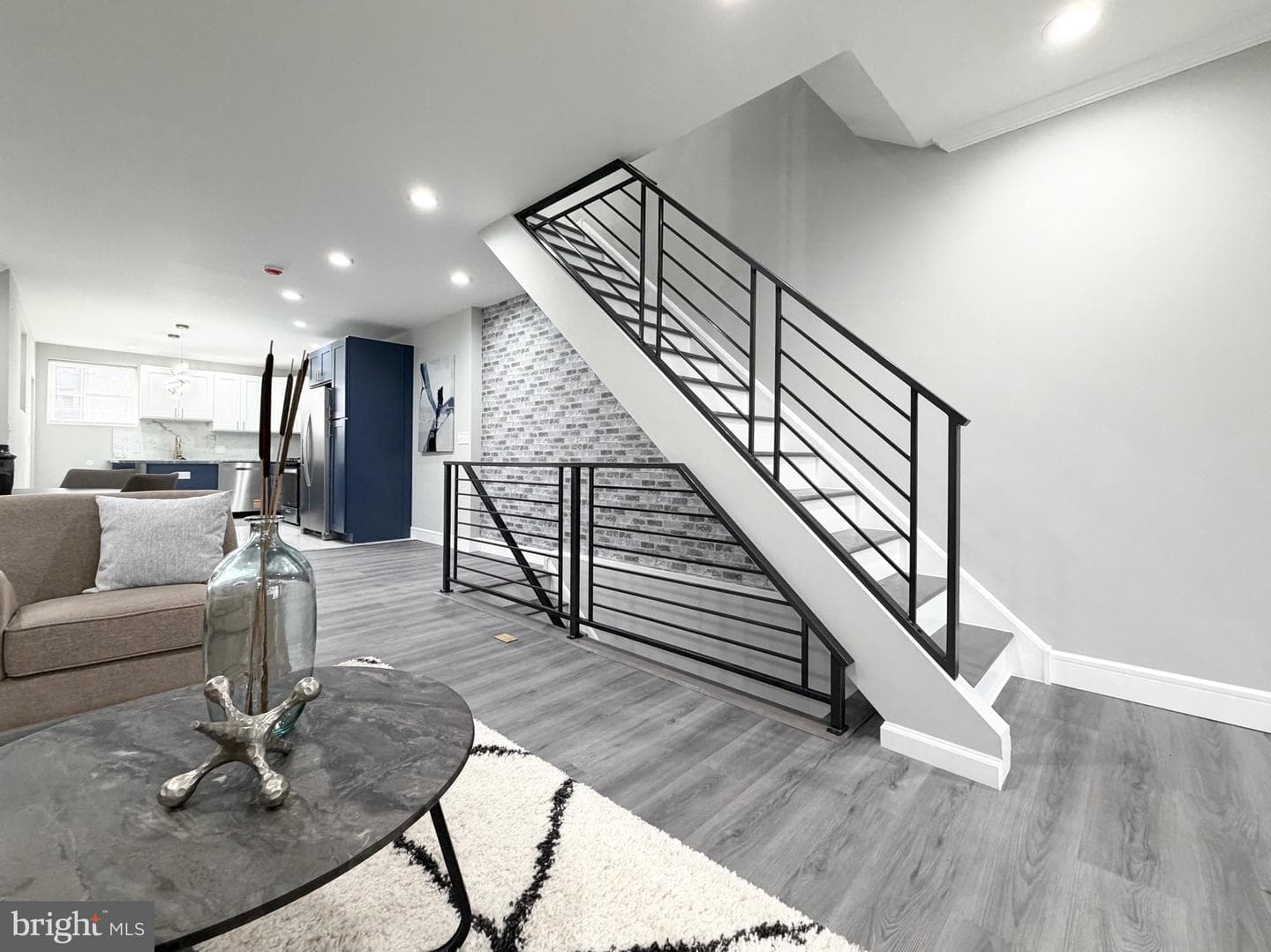 1813 Roselyn Street photo 30
