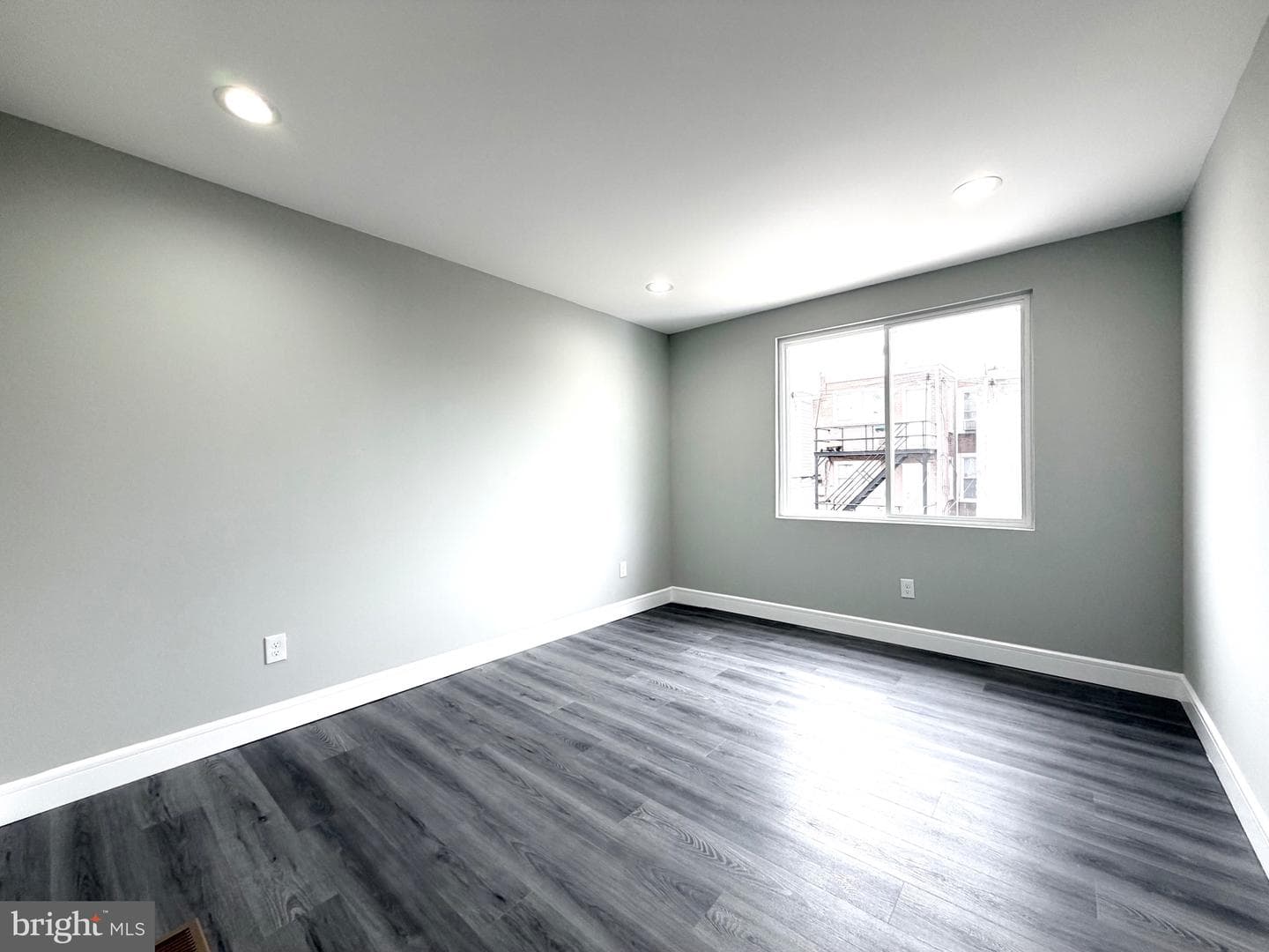 1813 Roselyn Street photo 32