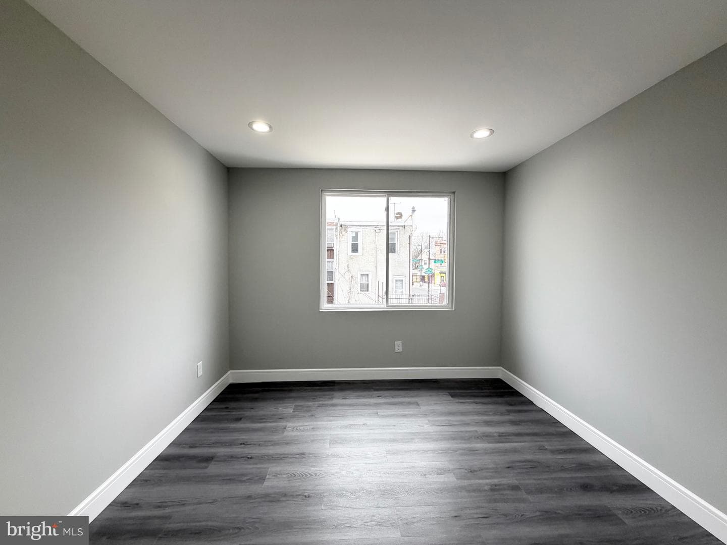 1813 Roselyn Street photo 33