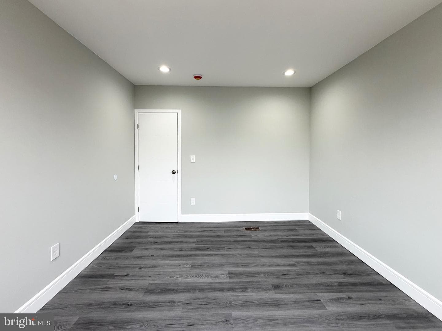 1813 Roselyn Street photo 36