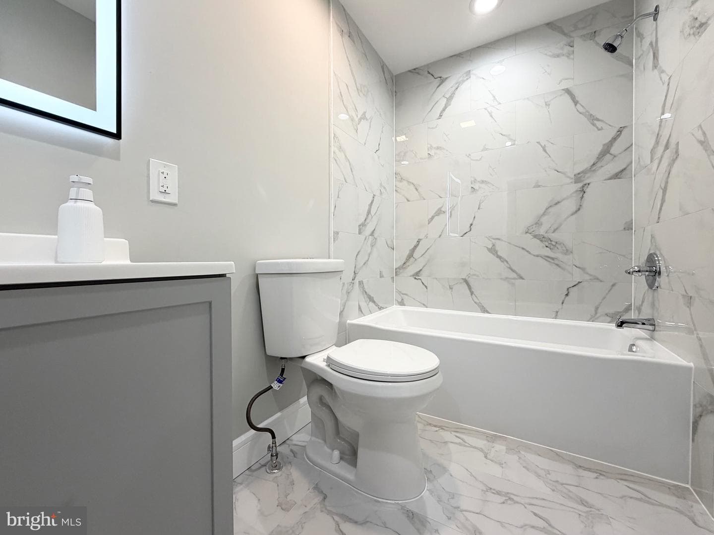1813 Roselyn Street photo 38