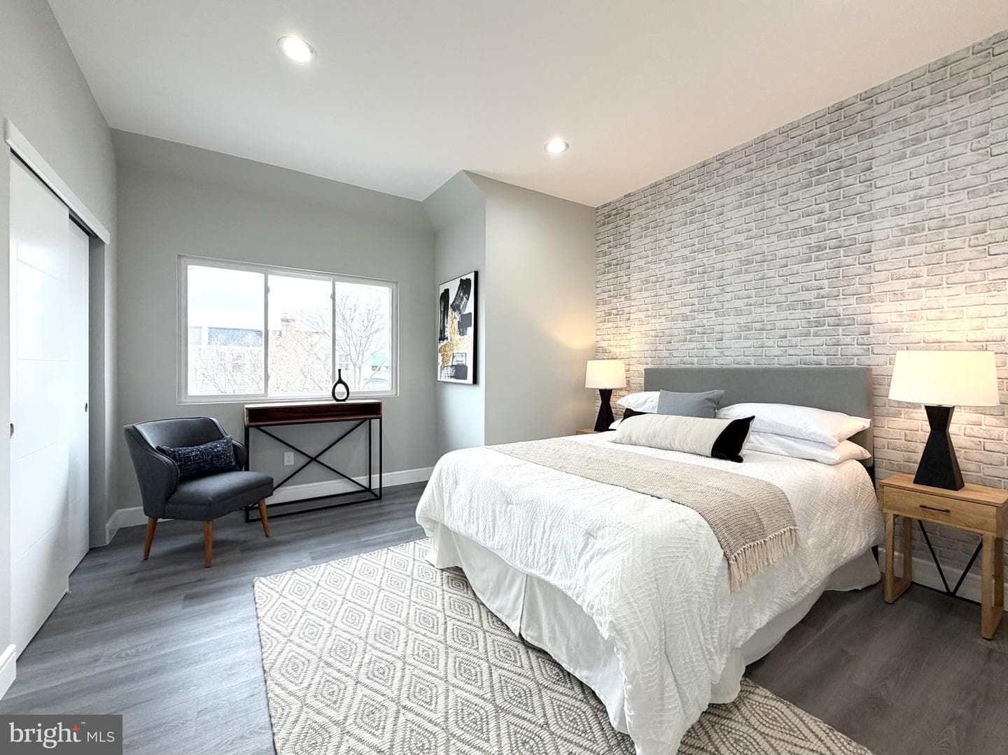 1813 Roselyn Street photo 41