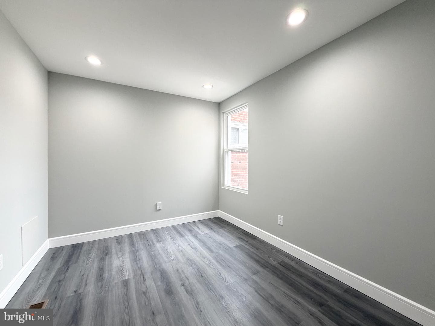 1813 Roselyn Street photo 52
