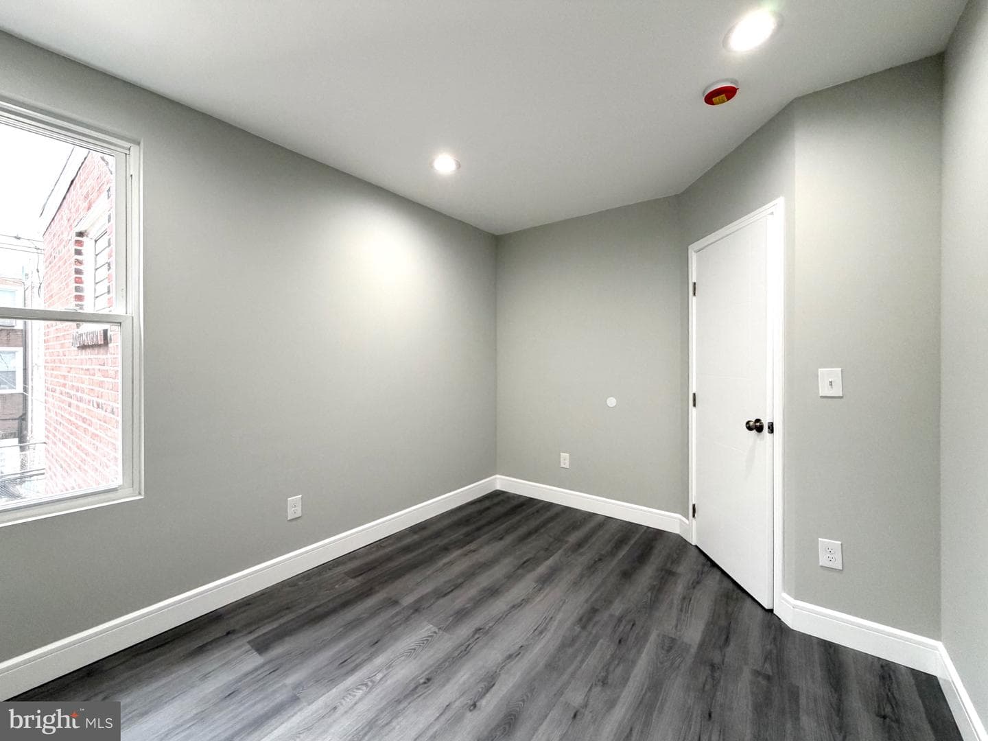 1813 Roselyn Street photo 55
