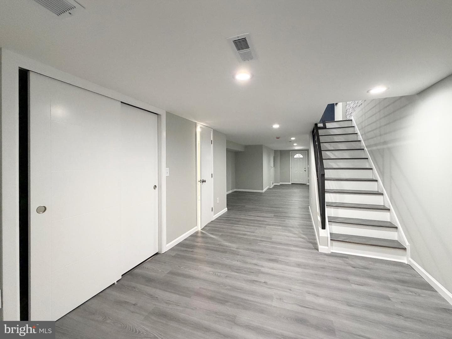 1813 Roselyn Street photo 57