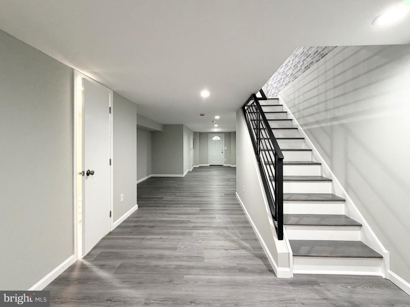 1813 Roselyn Street photo 58