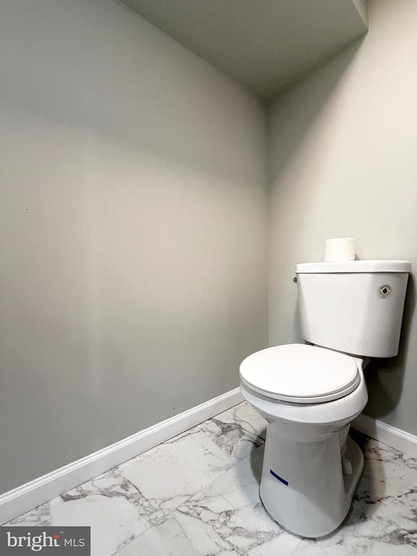 1813 Roselyn Street photo 60