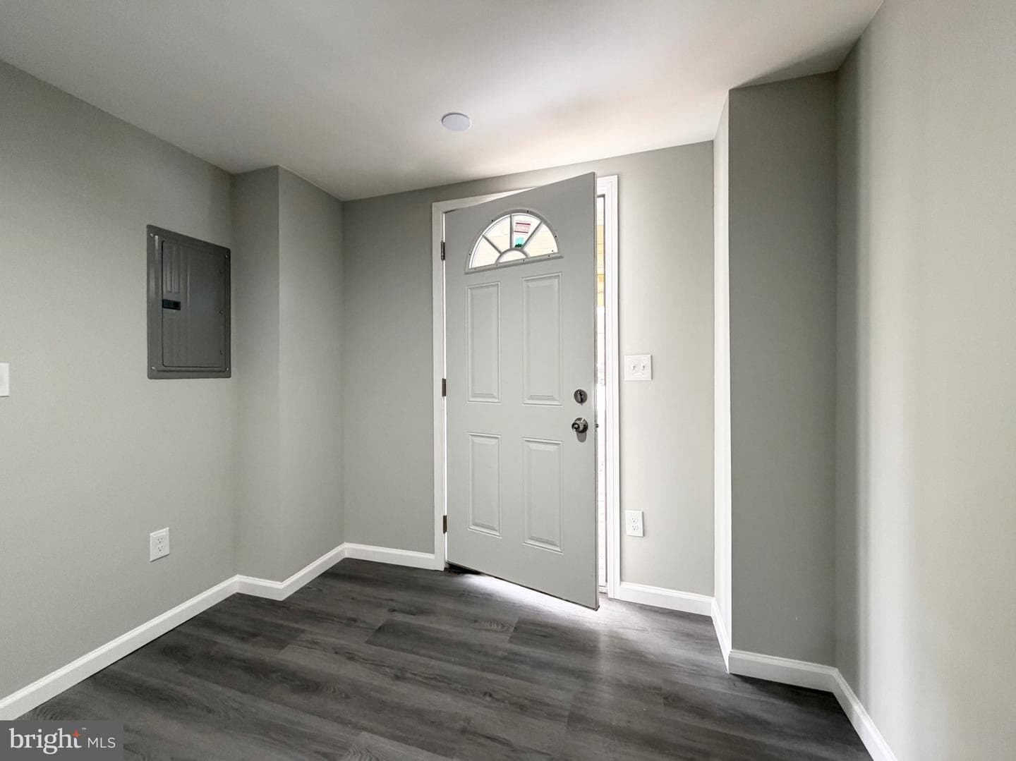 1813 Roselyn Street photo 67
