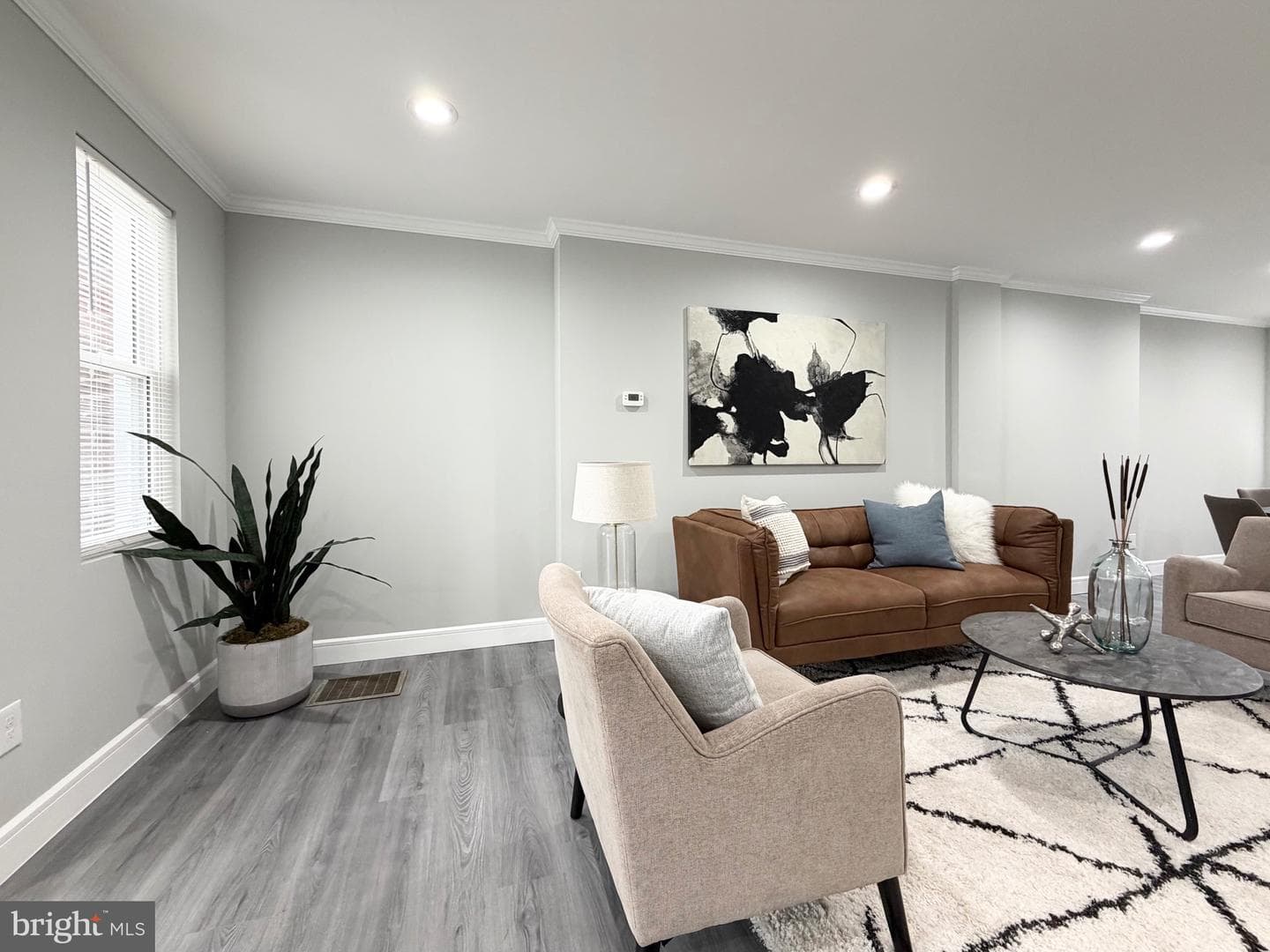 1813 Roselyn Street photo 9