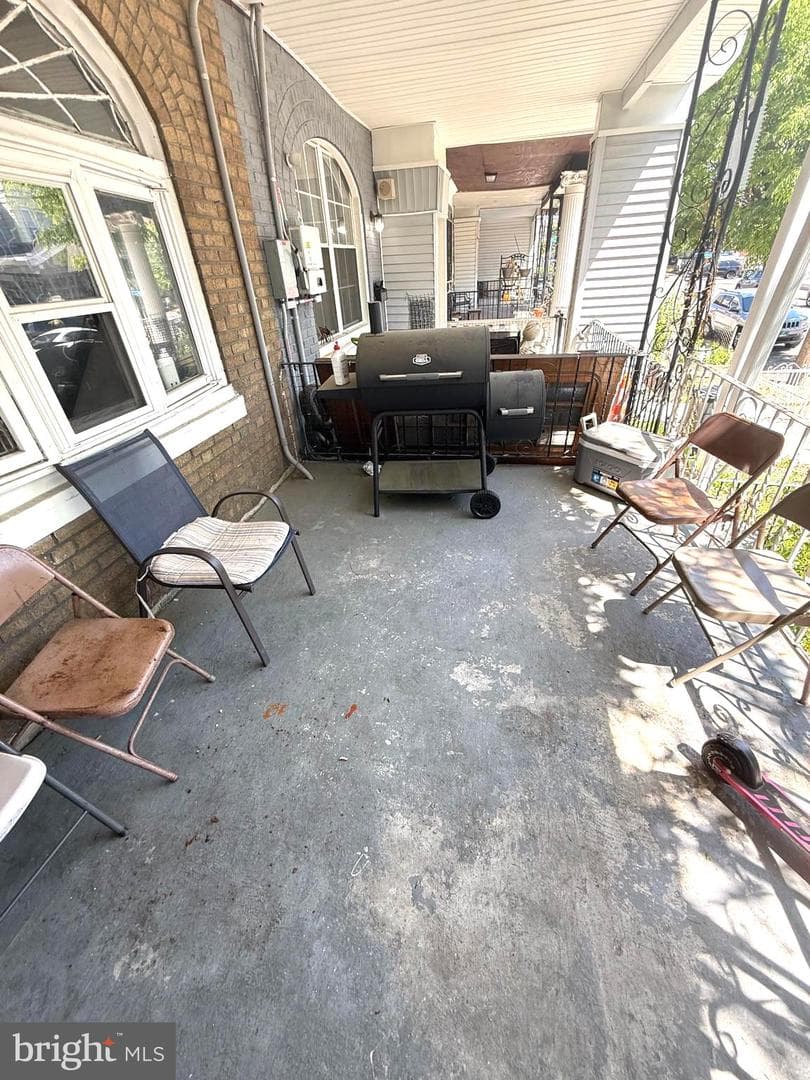 5819 Larchwood Avenue photo 3