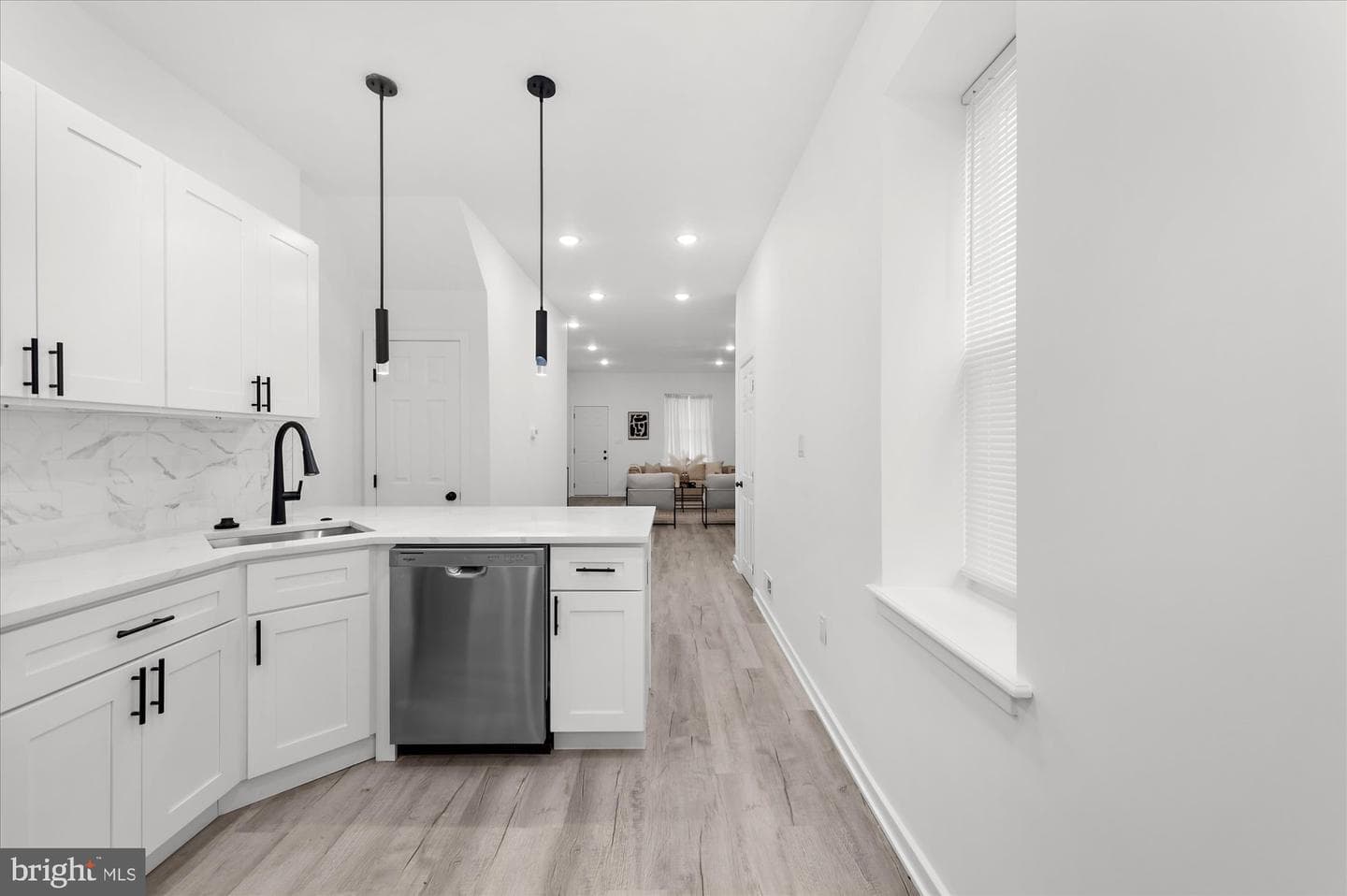 524 E Penn Street photo 10