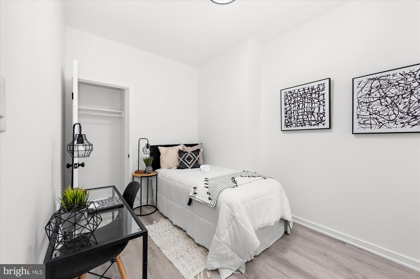 524 E Penn Street photo 15