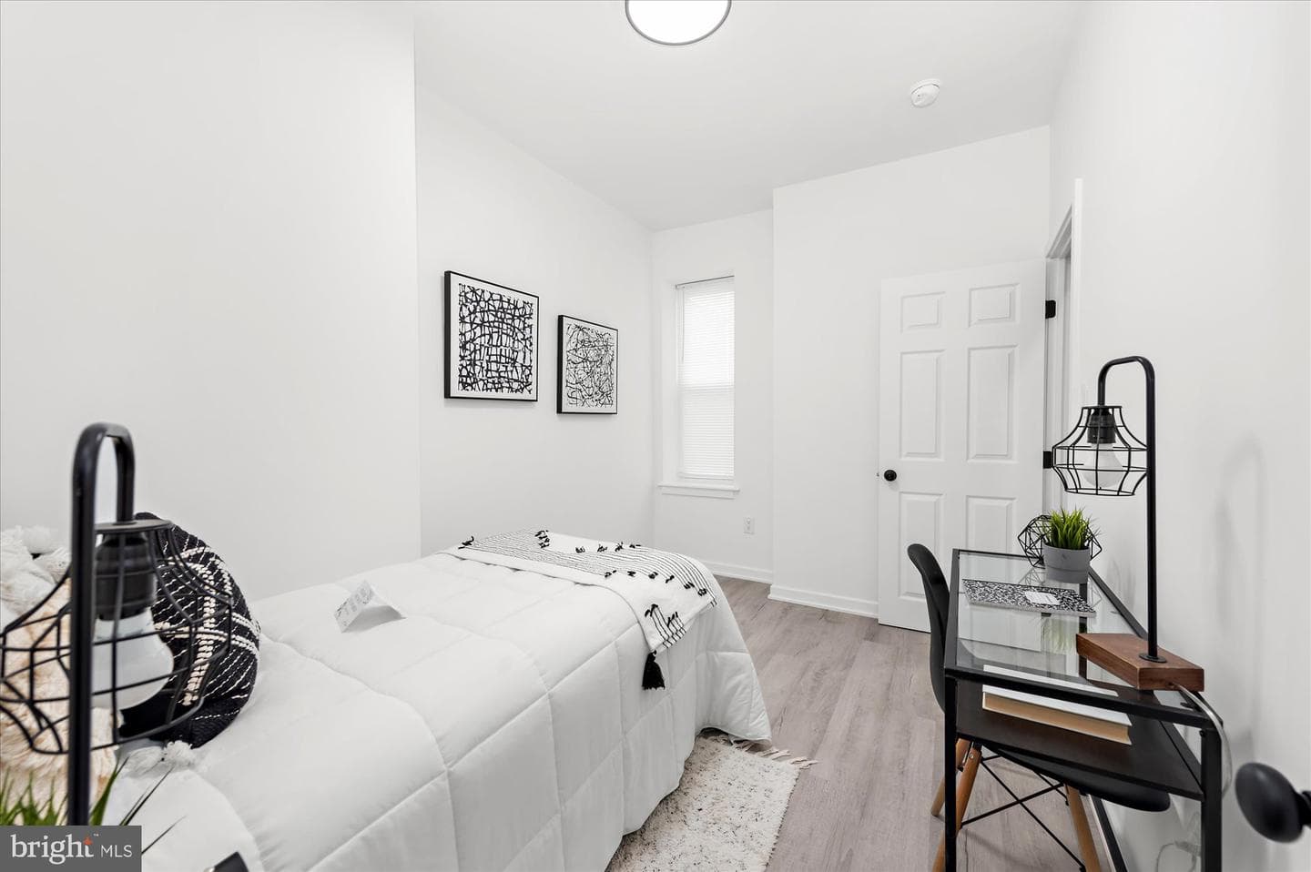524 E Penn Street photo 17