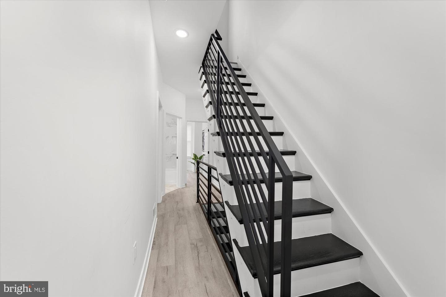 524 E Penn Street photo 20
