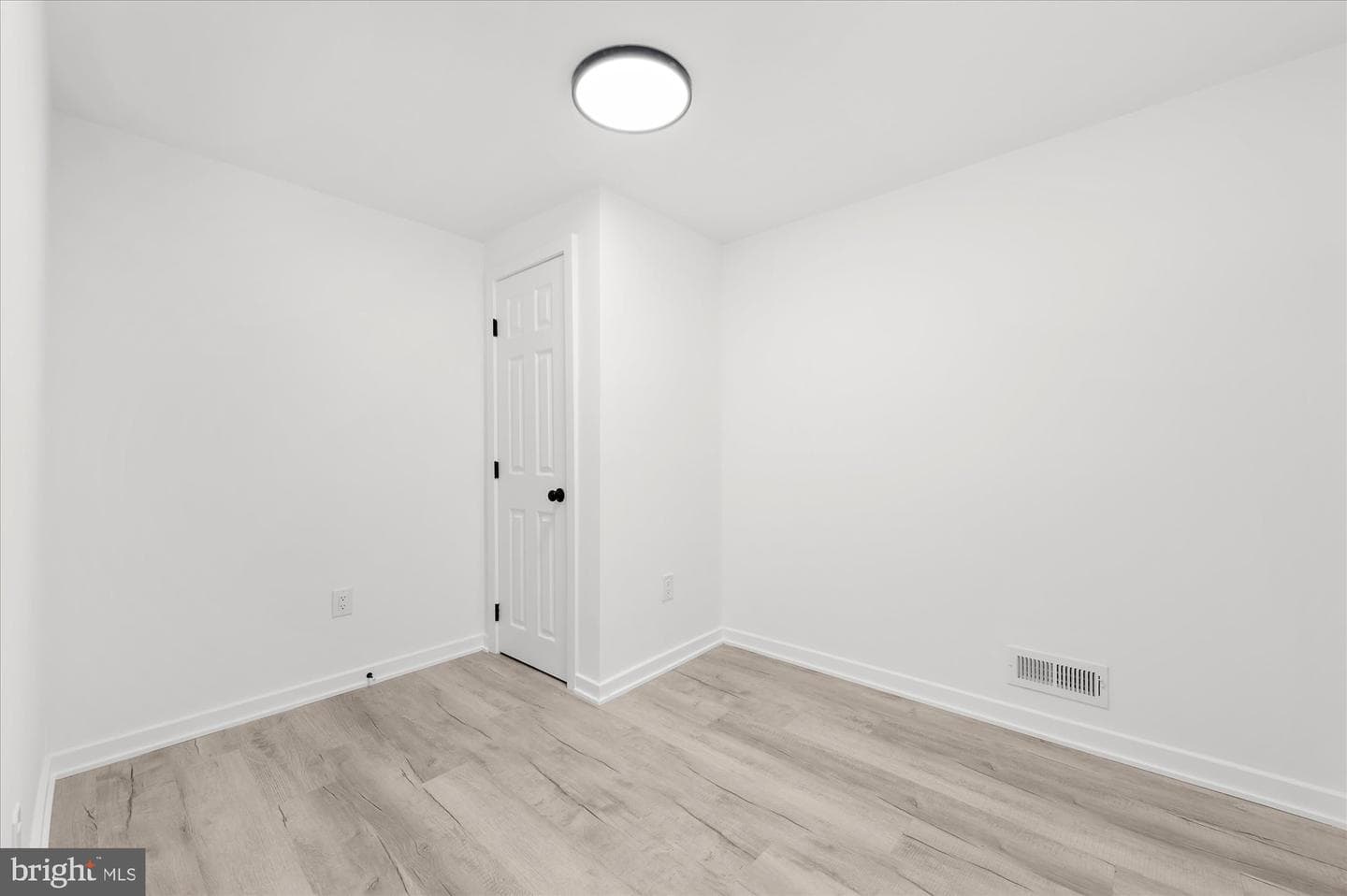 524 E Penn Street photo 21