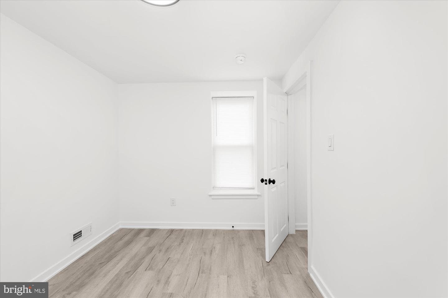 524 E Penn Street photo 22
