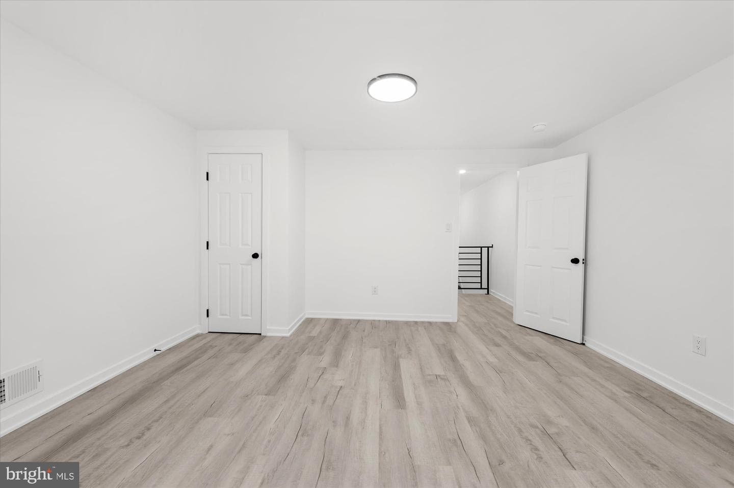 524 E Penn Street photo 25