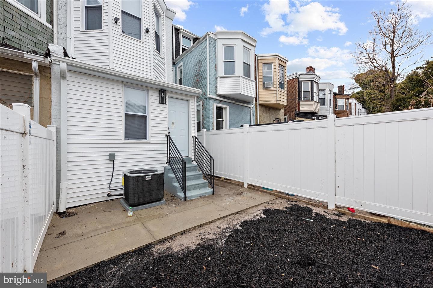 524 E Penn Street photo 31