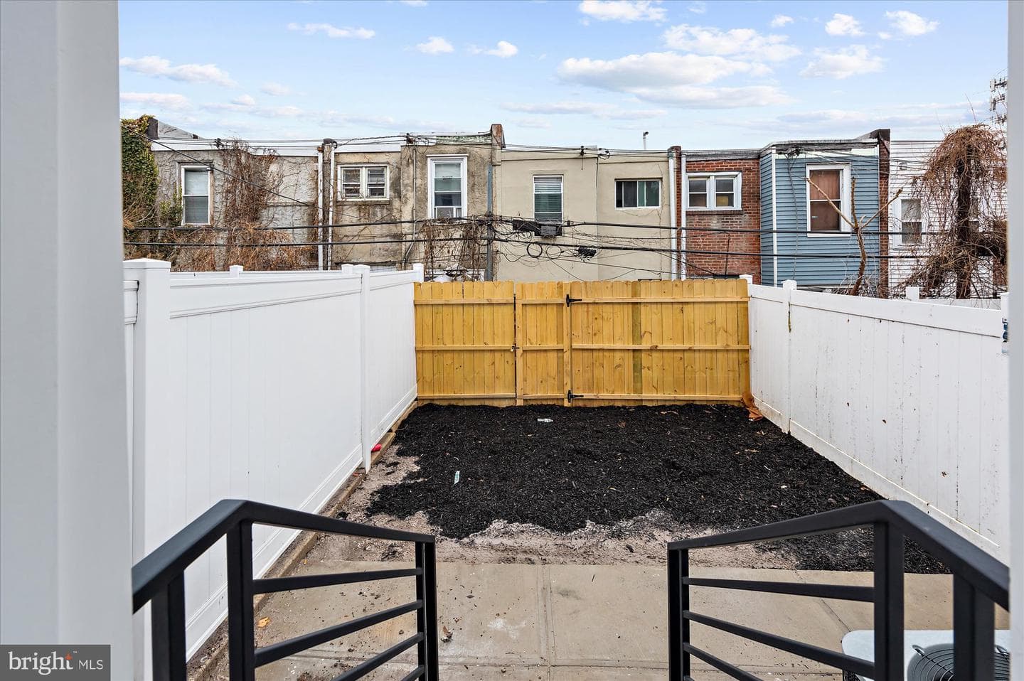 524 E Penn Street photo 32