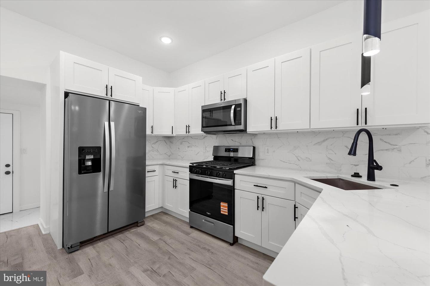 524 E Penn Street photo 9