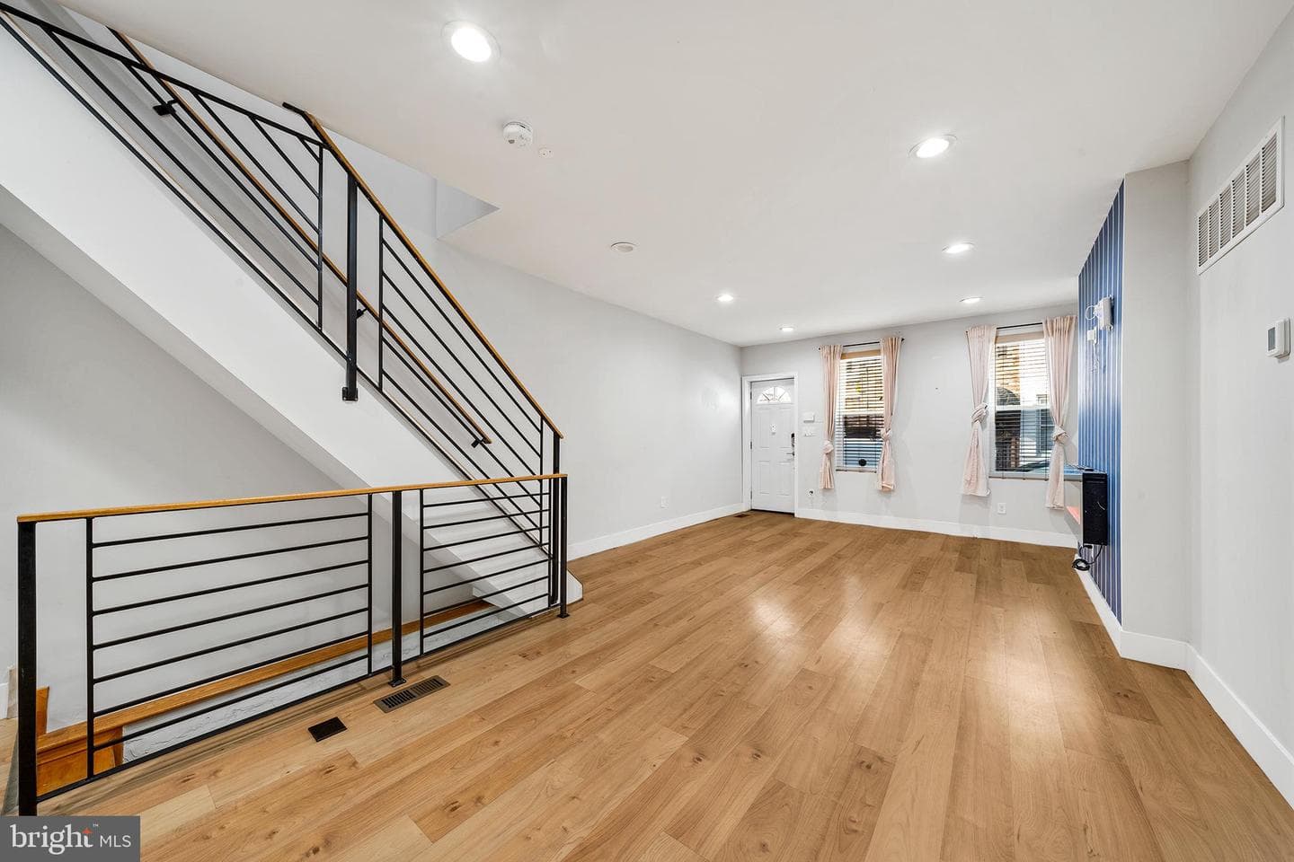 2230 Watkins Street photo 3