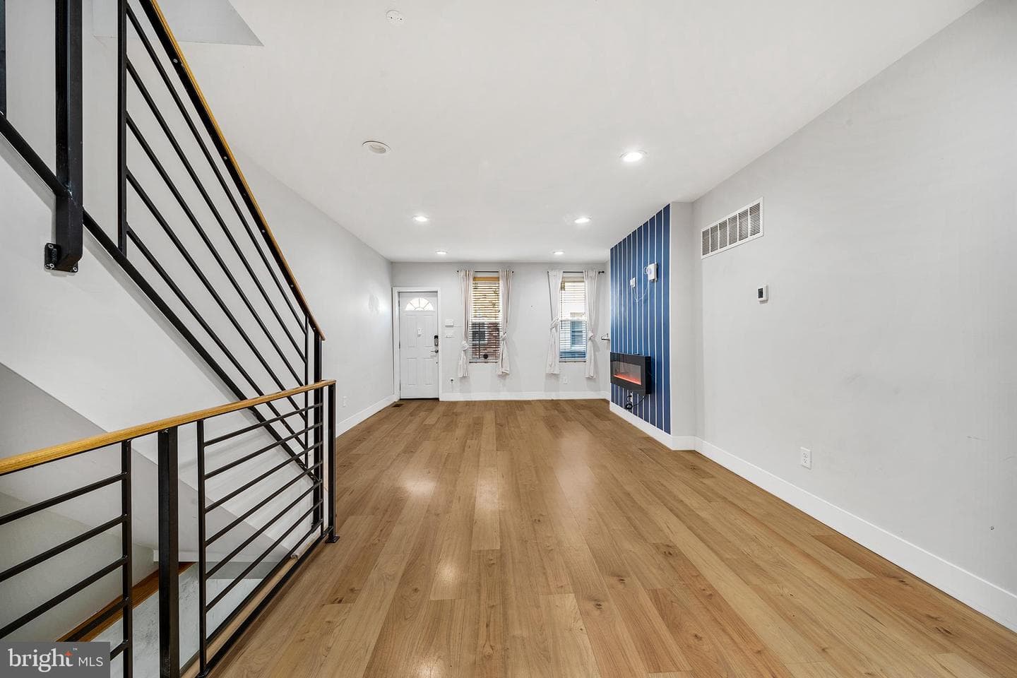 2230 Watkins Street photo 4