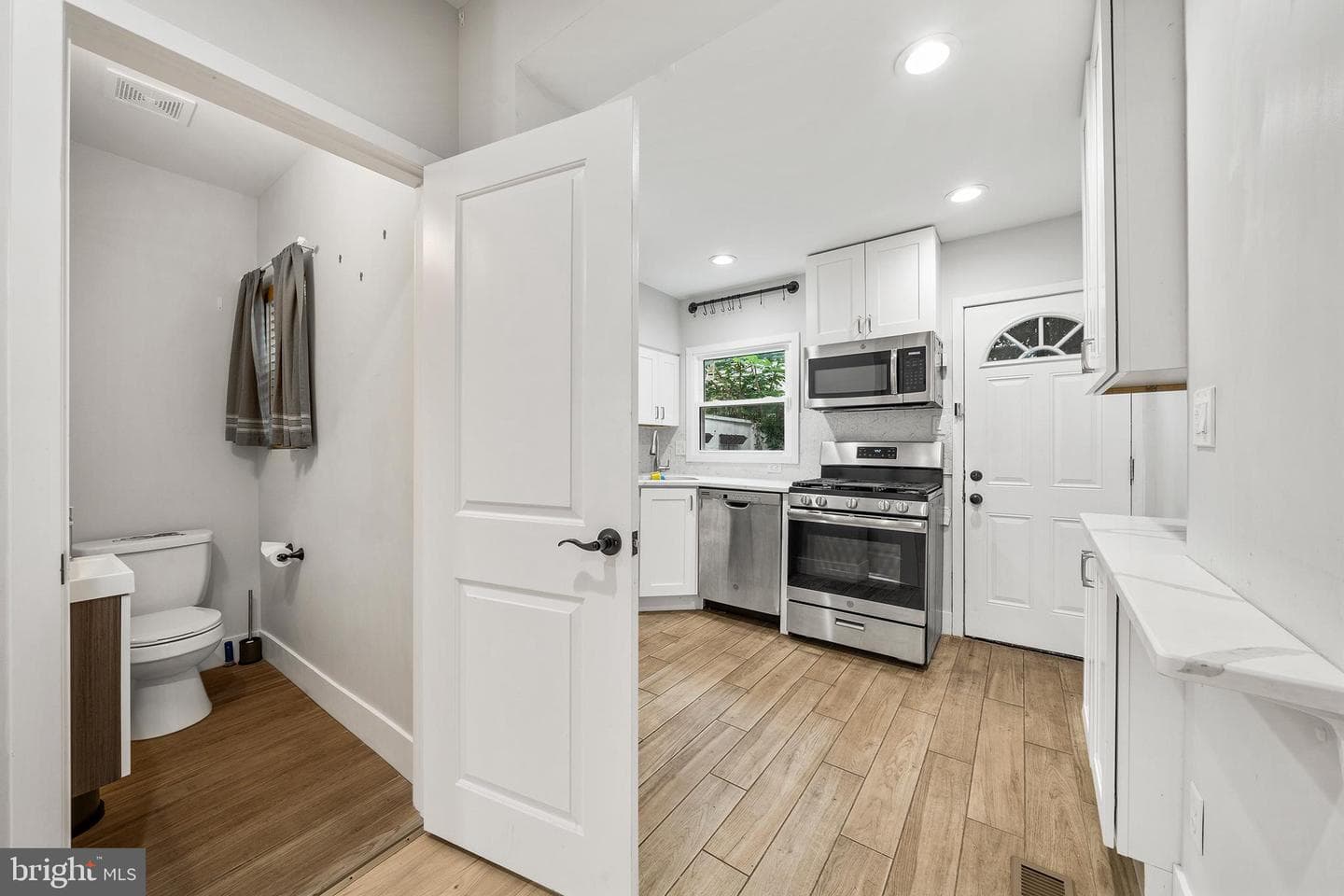 2230 Watkins Street photo 8