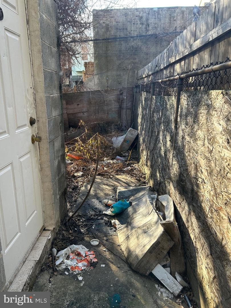 2072 E Clementine Street photo 17