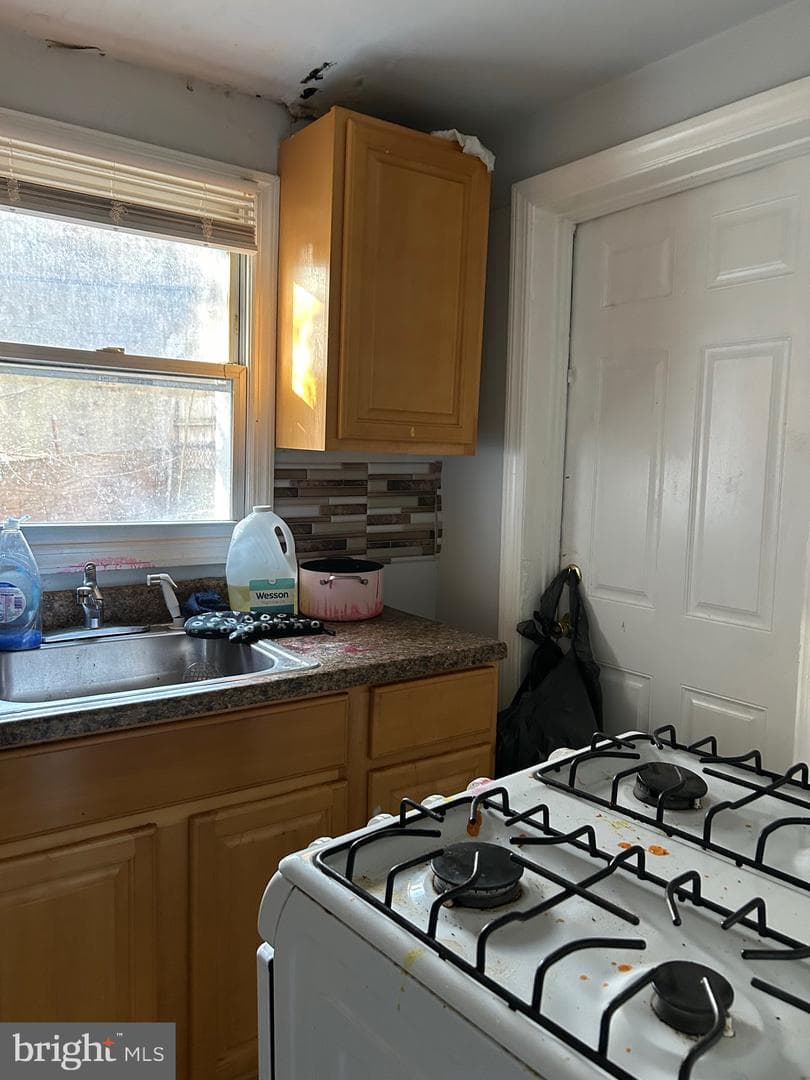 2072 E Clementine Street photo 6